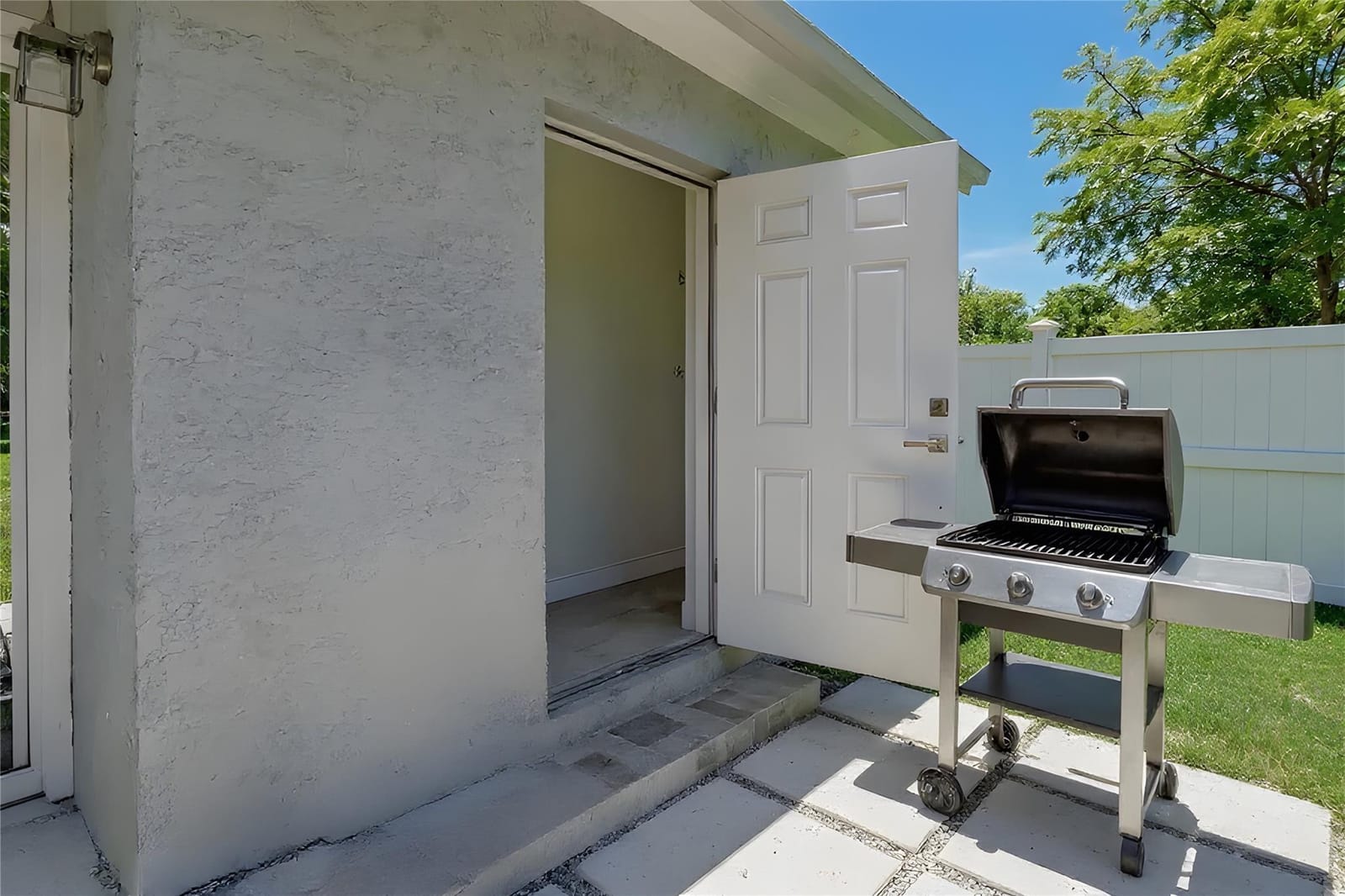 2431 Grant Street — photo 6