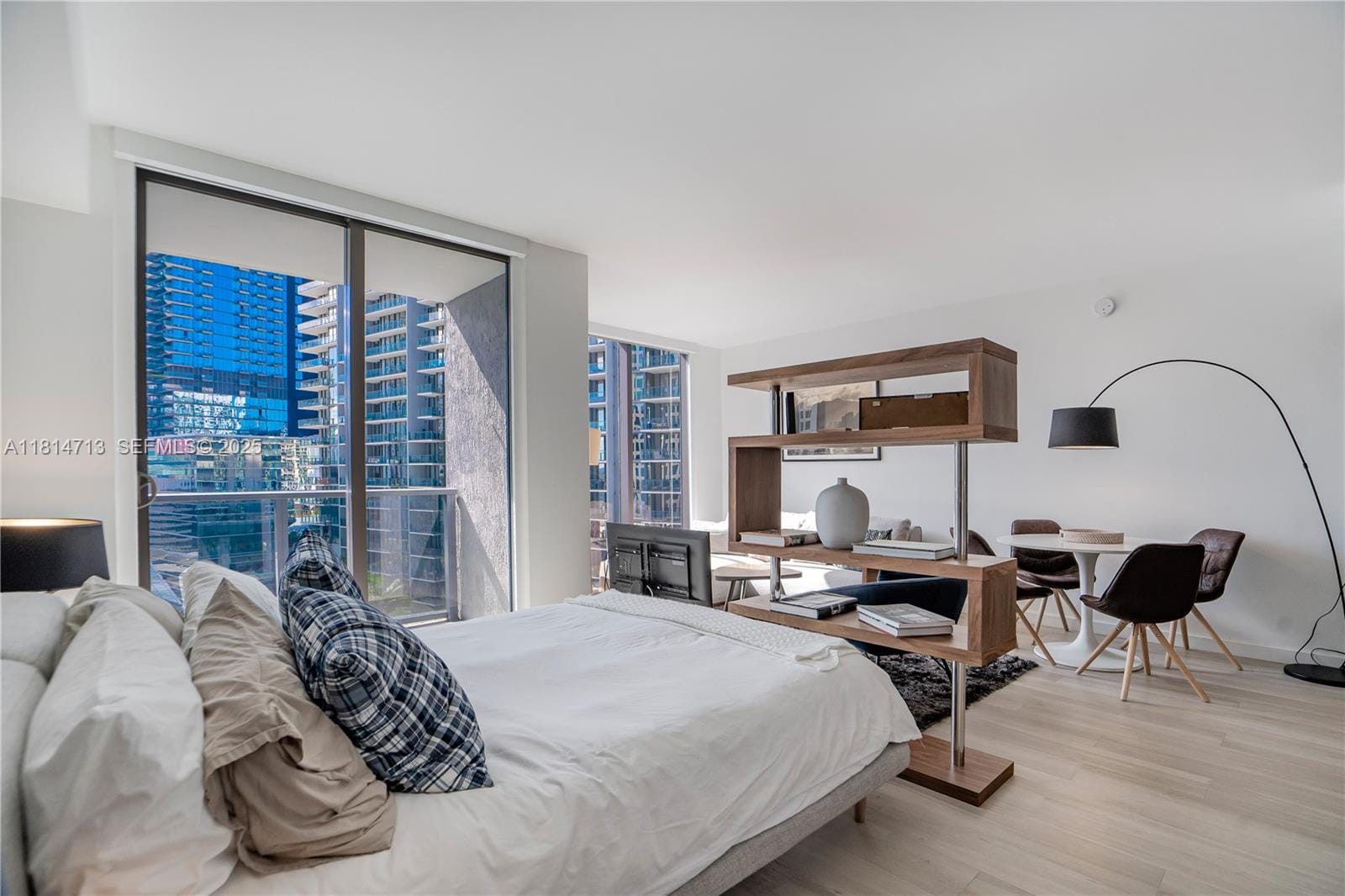 31 SE 6th Street 2205, Miami, FL 33131 photo 3
