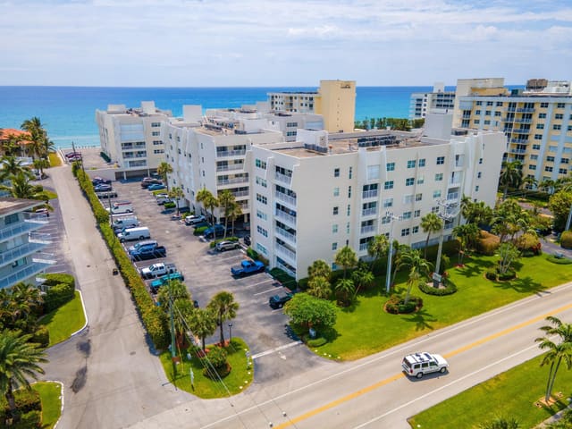 3520 S Ocean Boulevard H301, sold in Palmsea Condo, South Palm Beach, FL