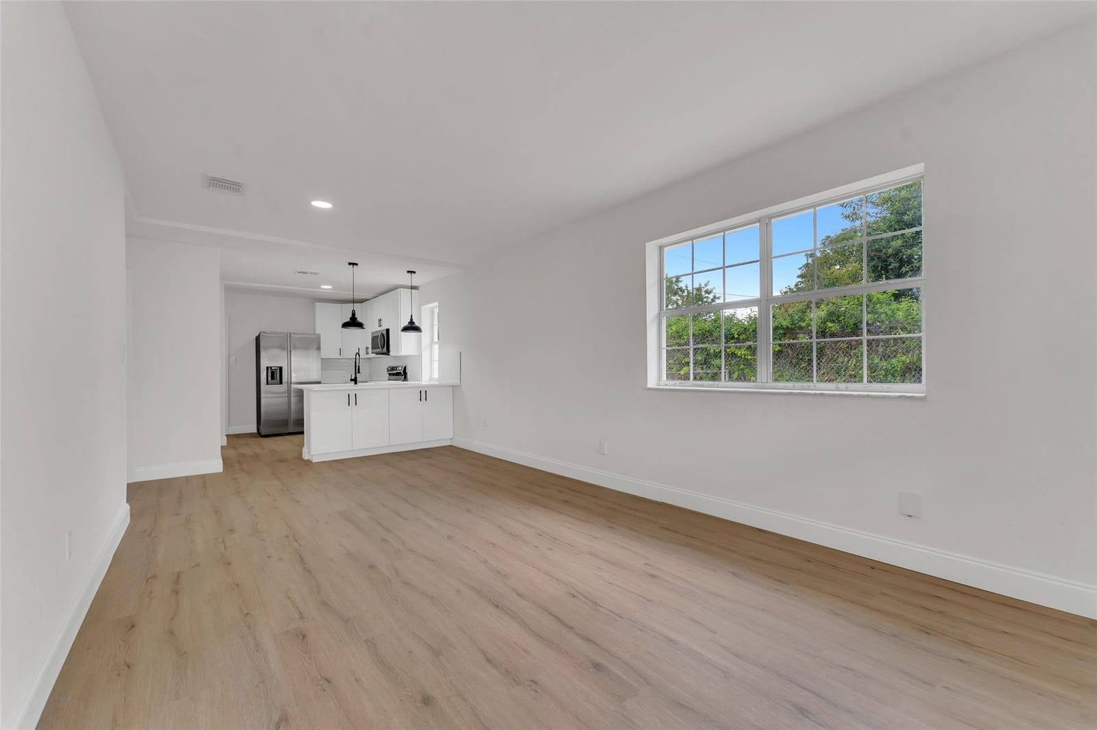 621 Latona Avenue — photo 2