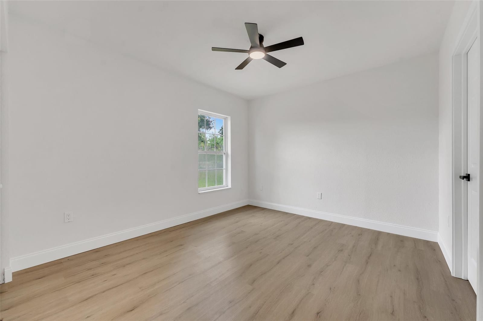 621 Latona Avenue — photo 12