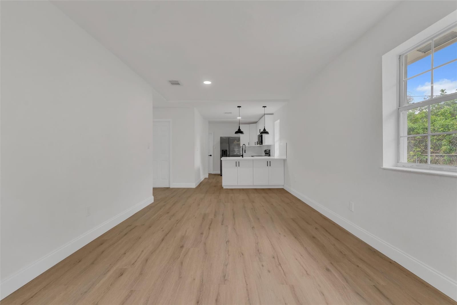 621 Latona Avenue — photo 3