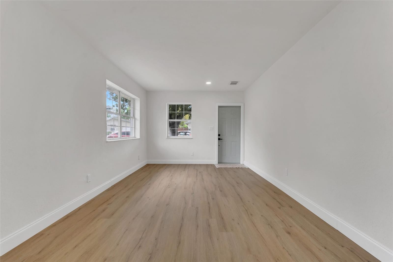 621 Latona Avenue — photo 4