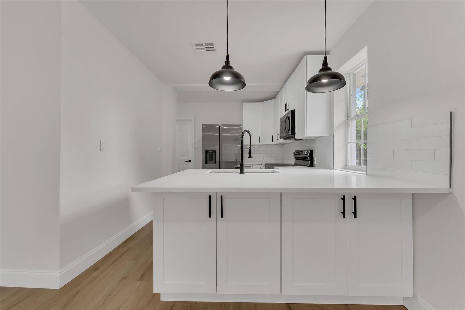 621 Latona Avenue — photo 5