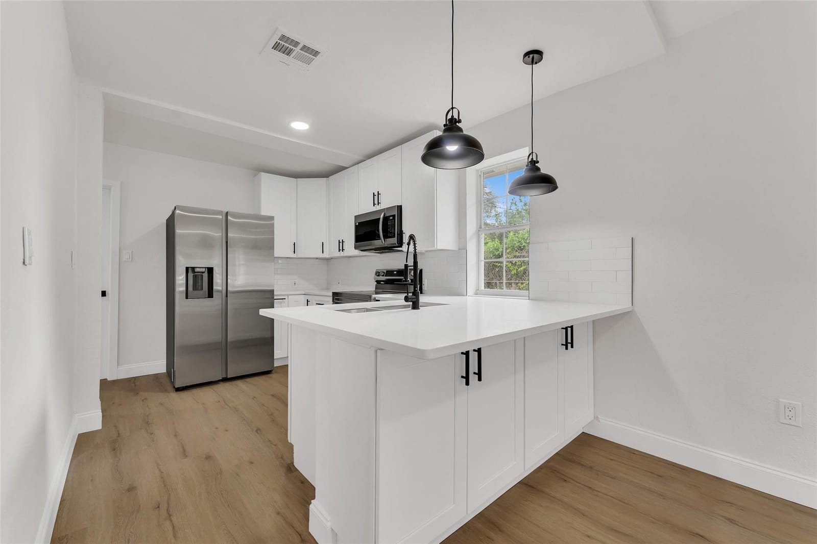 621 Latona Avenue — photo 6