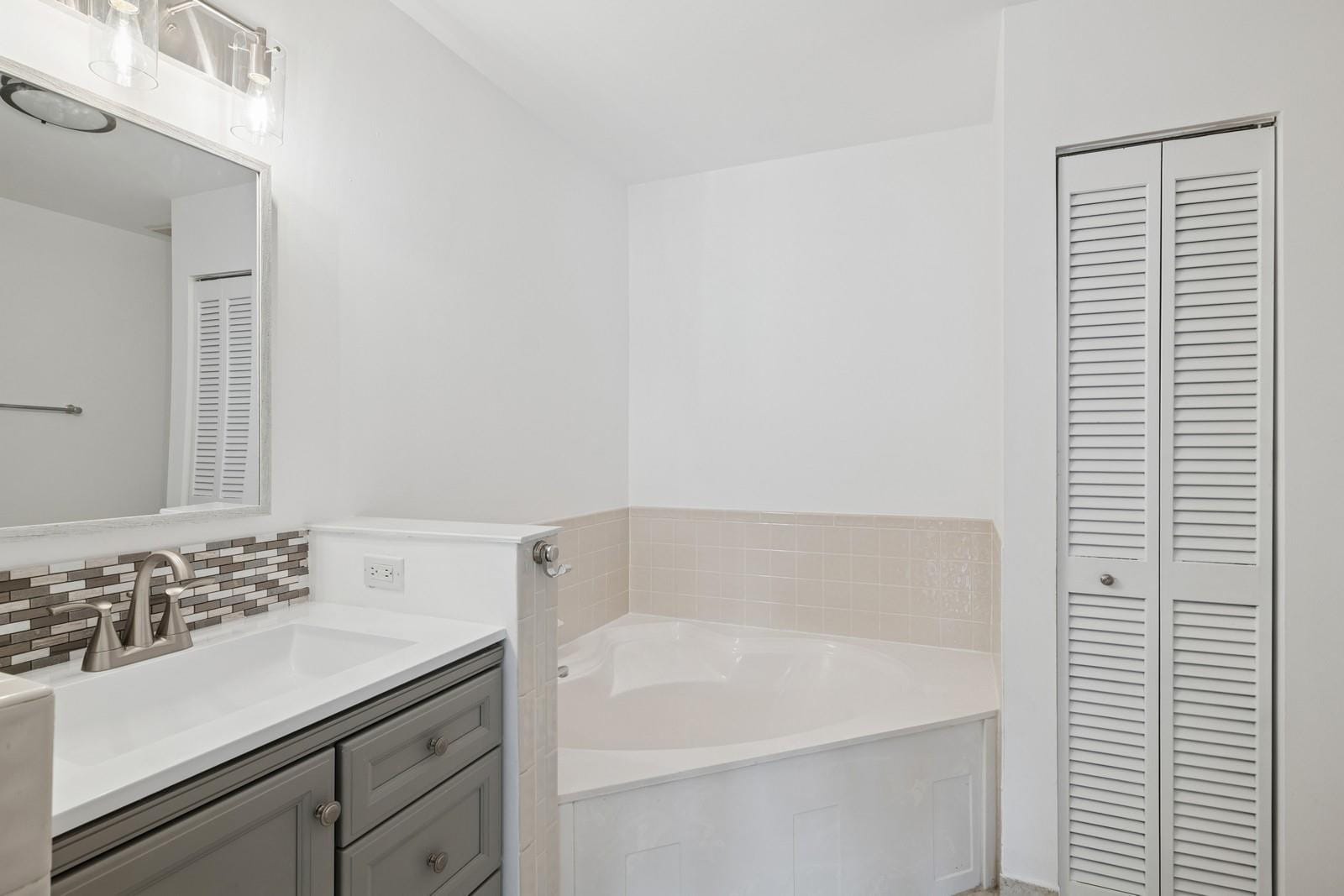 64 Gables Boulevard, Weston, FL 33326 photo 9