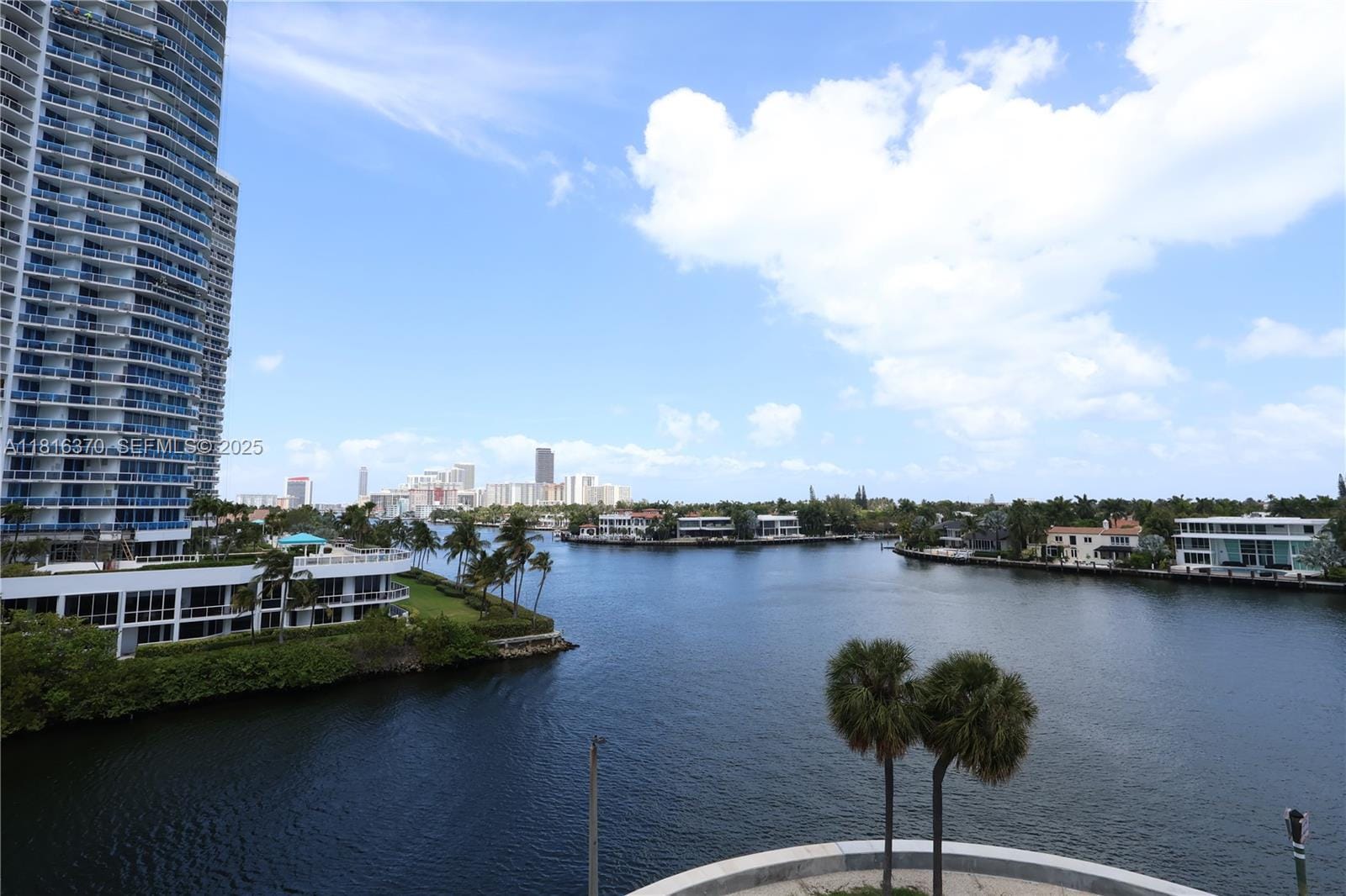 20515 E Country Club Drive 543, Aventura, FL 33180