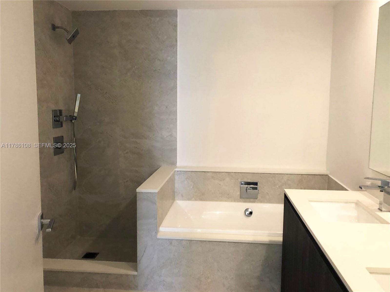 488 NE 18th Street 215, Miami, FL 33132 photo 13
