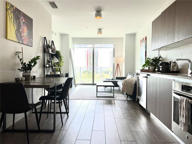 1600 SW 1st Avenue 813, sold in Le Parc At Brickell Condo, Miami, FL
