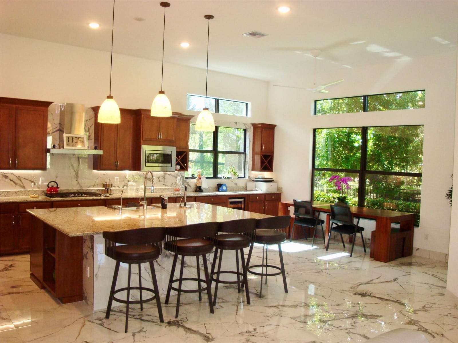 9265 Porto Way — photo 2