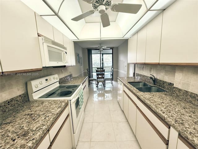 1470 Sheridan Street 18C, Hollywood, FL 33020