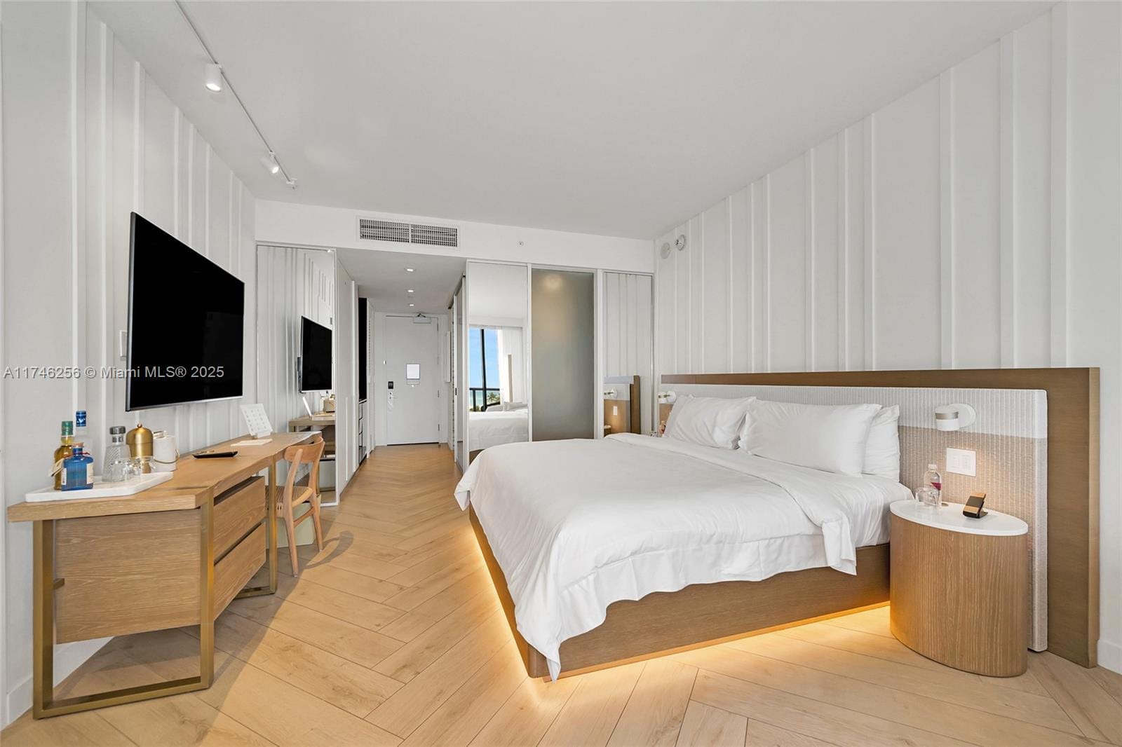 2201 Collins Avenue 625, Miami Beach, FL 33139 photo 9