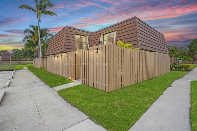 202 2nd Court, Palm Beach Gardens, FL 33410