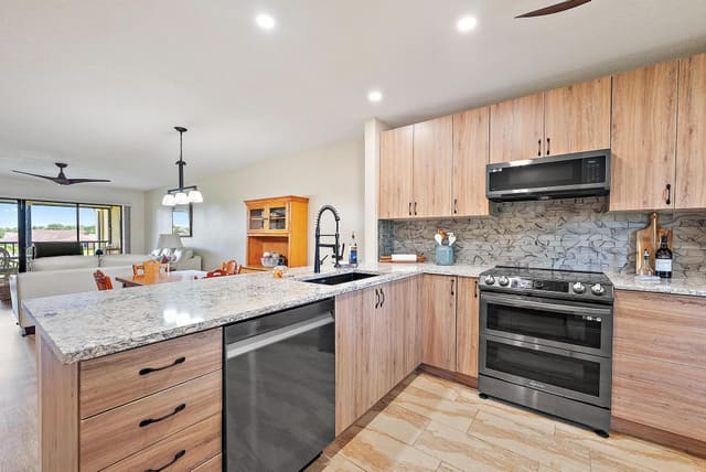 6860 SE Constitution Boulevard 204, sold in Williamsburg At Heritage Ridge Condo, Hobe Sound, FL