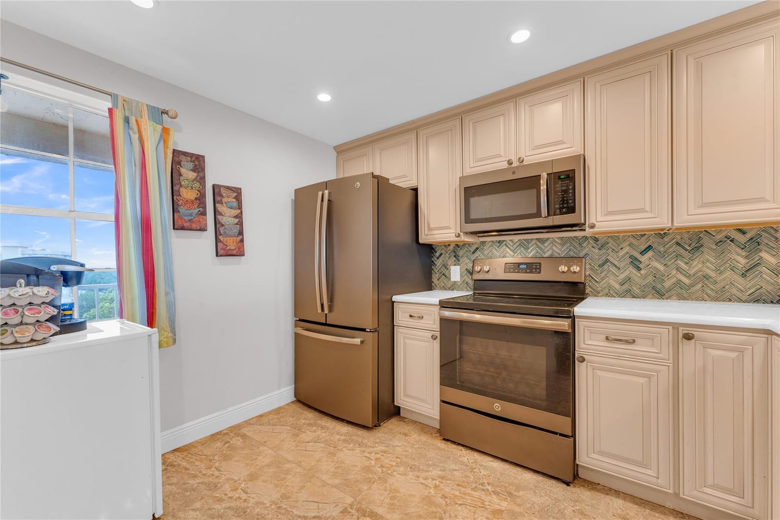3090 N Course Drive 709 — photo 2