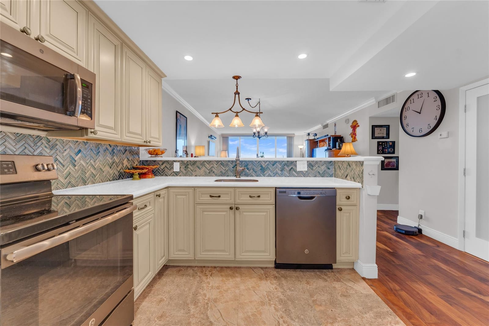 3090 N Course Drive 709 — photo 4