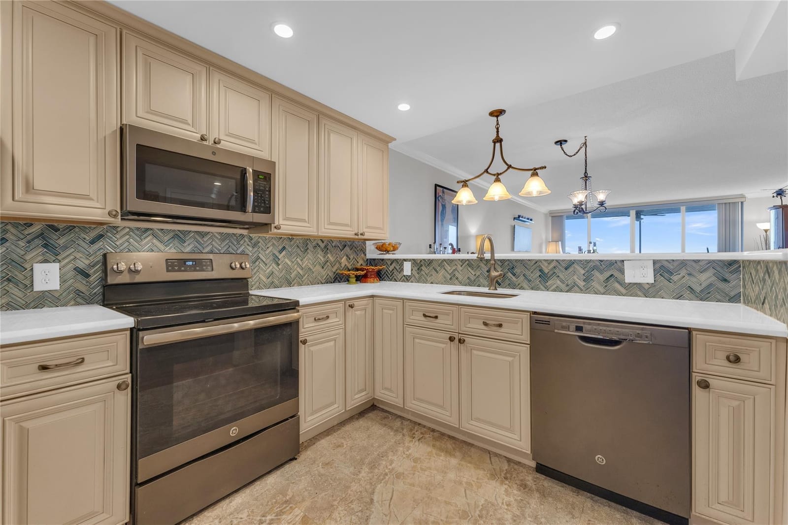 3090 N Course Drive 709 — photo 5