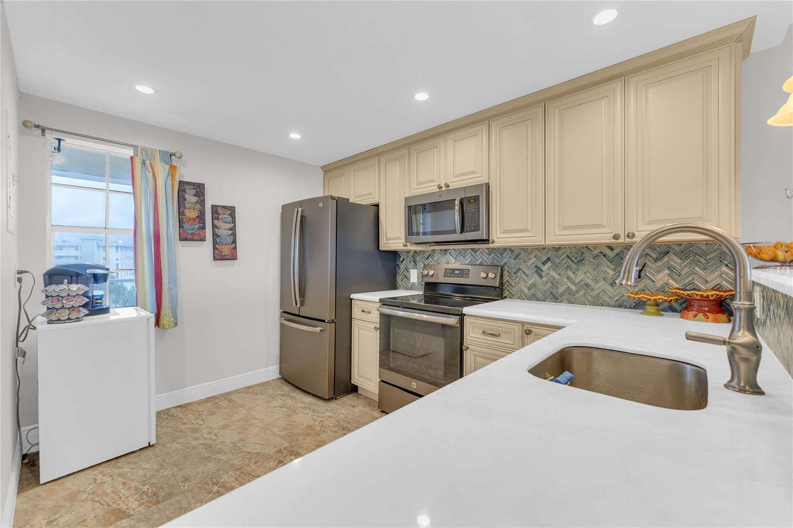3090 N Course Drive 709 — photo 7