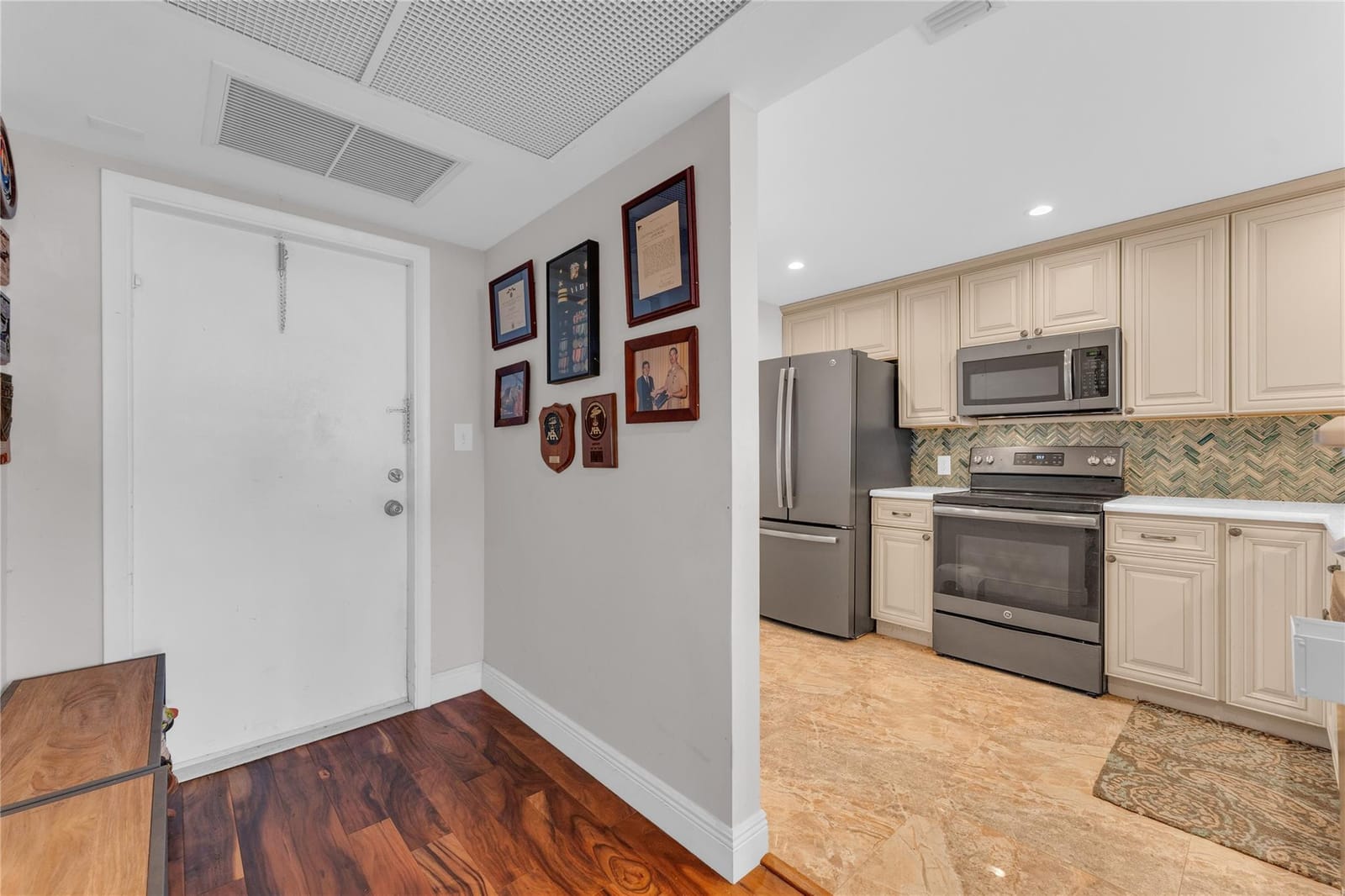 3090 N Course Drive 709 — photo 9