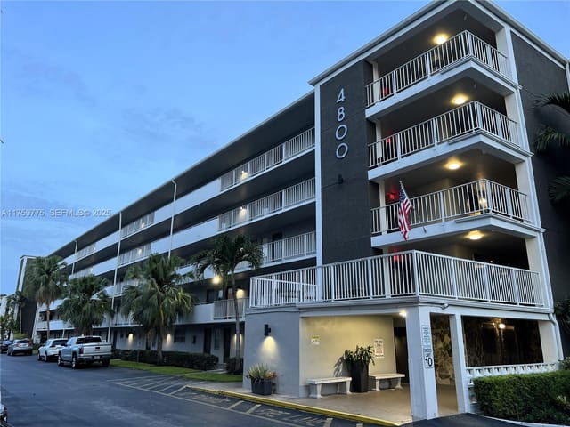 4800 Hillcrest Lane 512, Hollywood, FL 33021