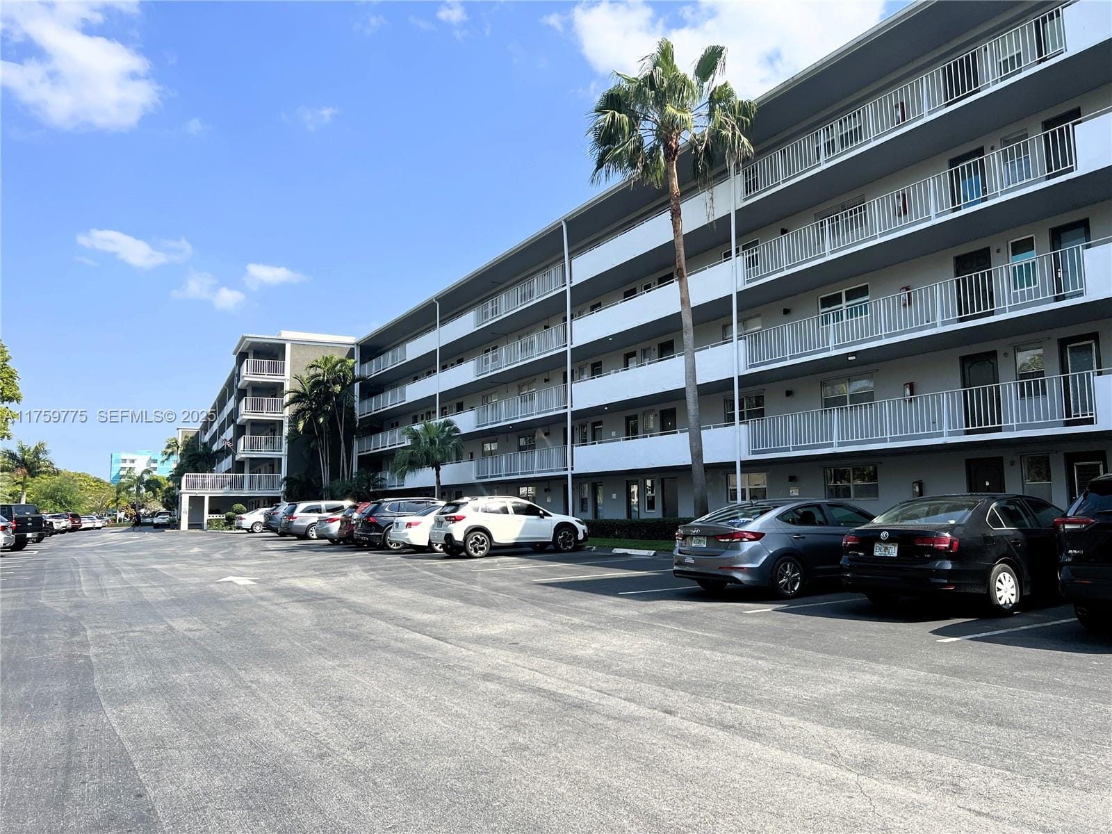 4800 Hillcrest Lane 512, Hollywood, FL 33021 photo 2