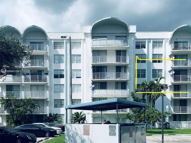 492 NW 165th St Road C-309, Miami, FL 33169