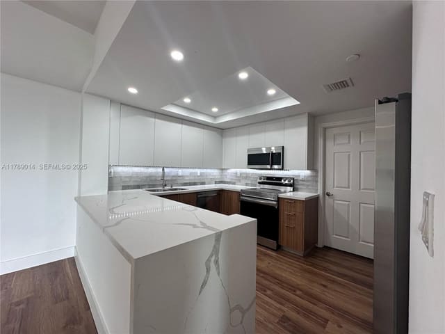 9725 NW 52nd Street 515, Doral, FL 33178