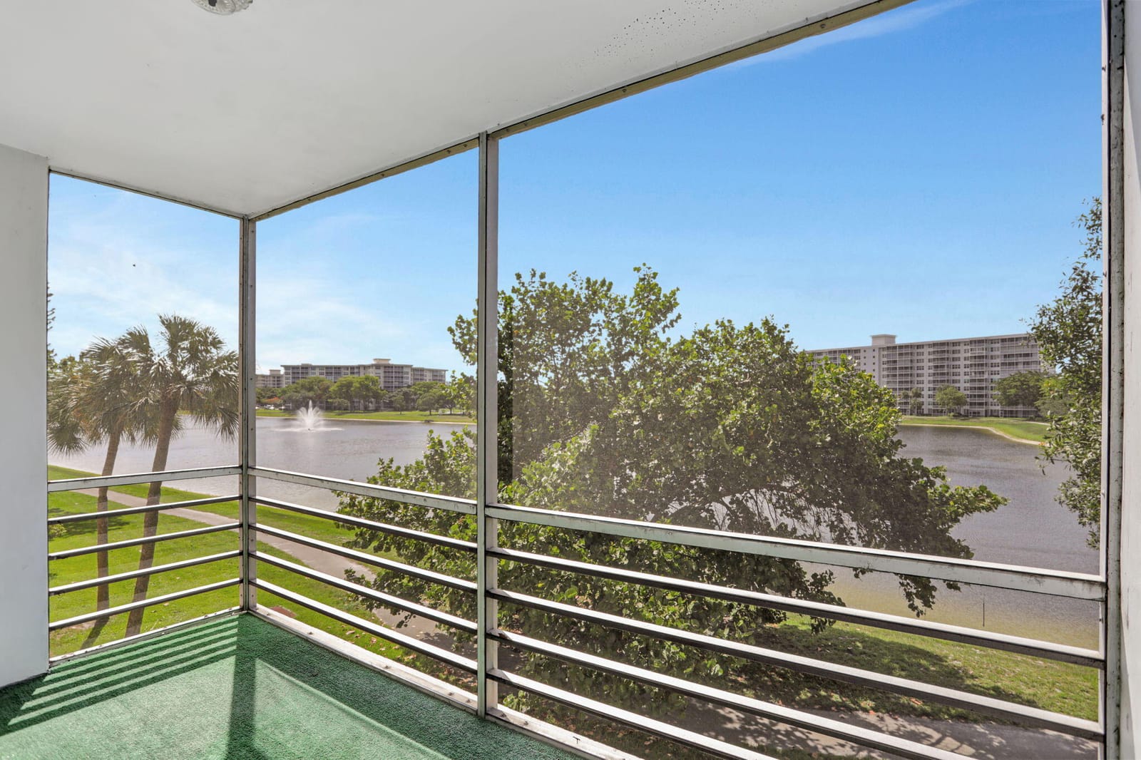2751 N Palm Aire Drive 304 — photo 6