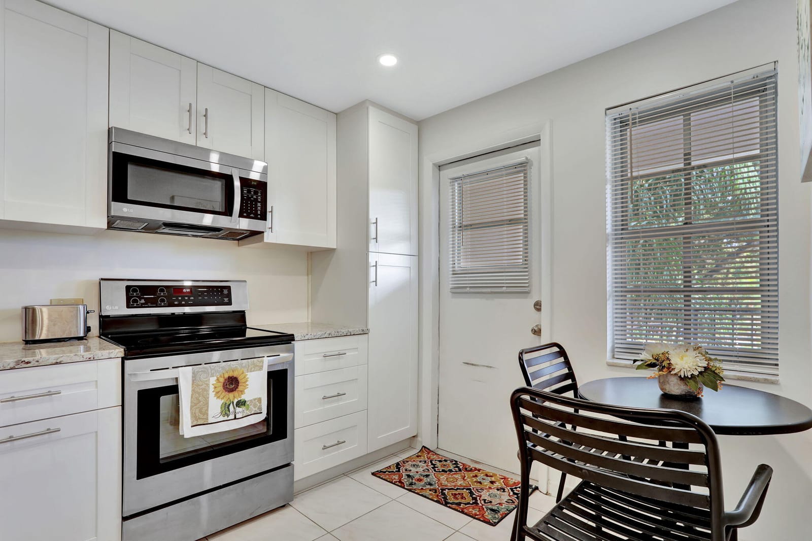 2751 N Palm Aire Drive 304 — photo 5