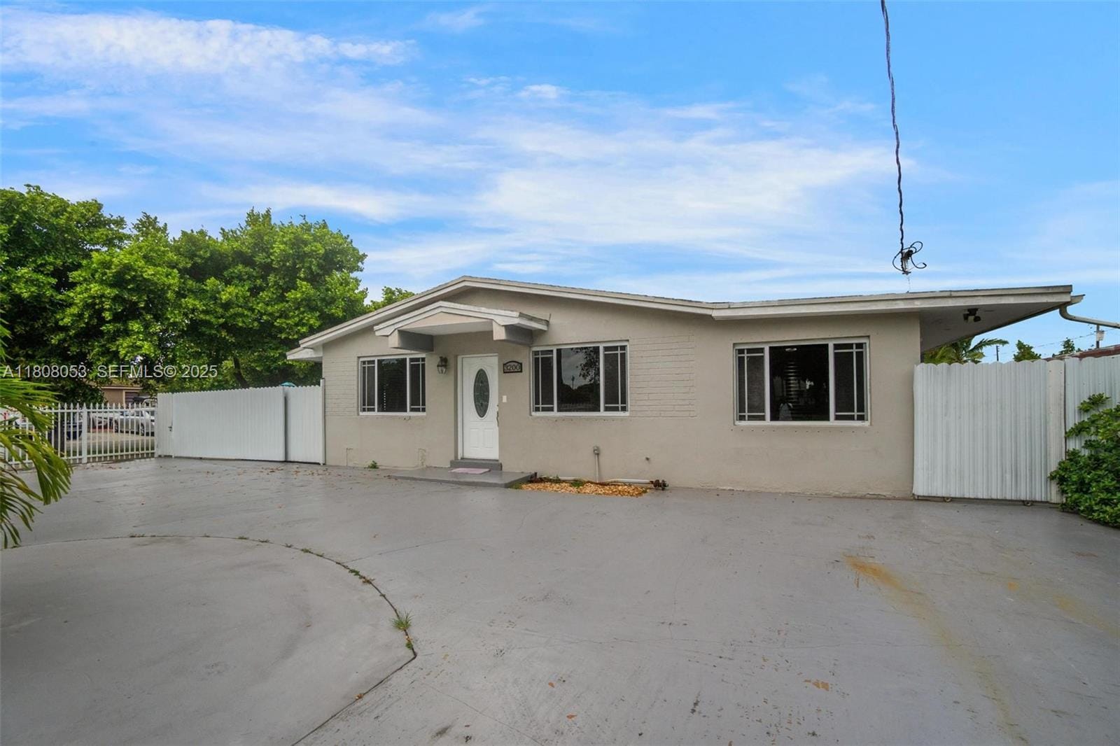 3200 W 7th Avenue, Hialeah, FL 33012 photo 2