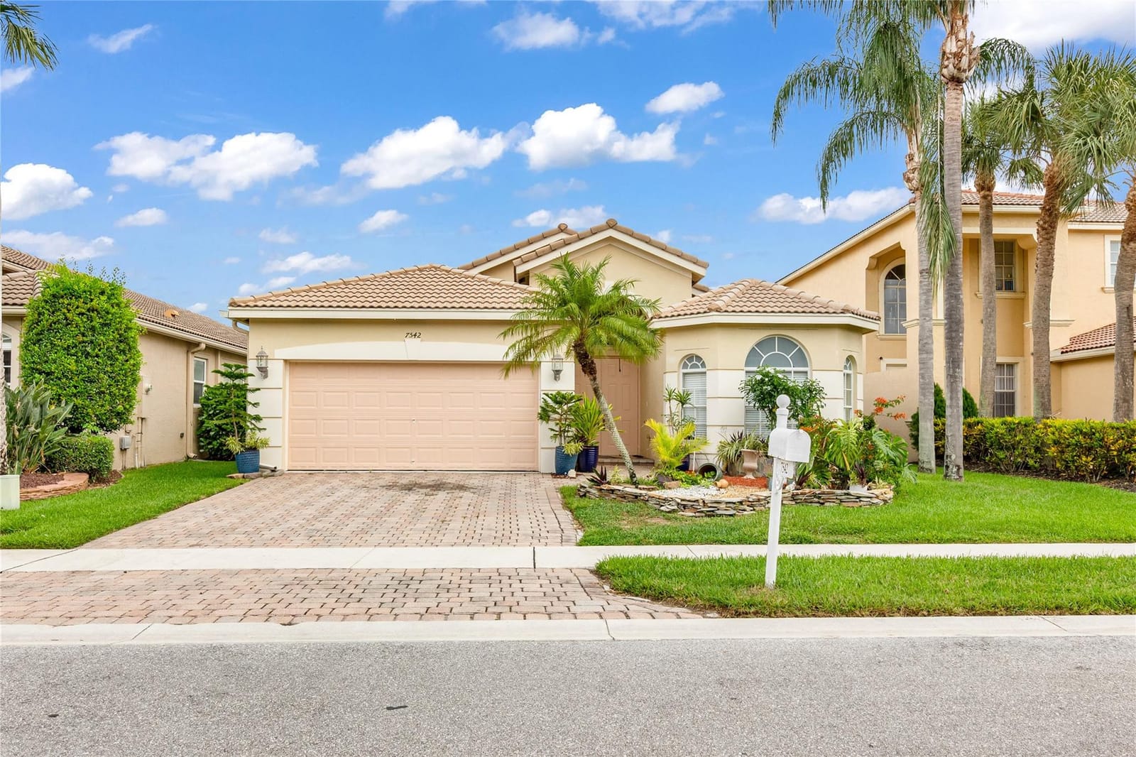 7542 N Via Luria, Lake Worth, FL 33467