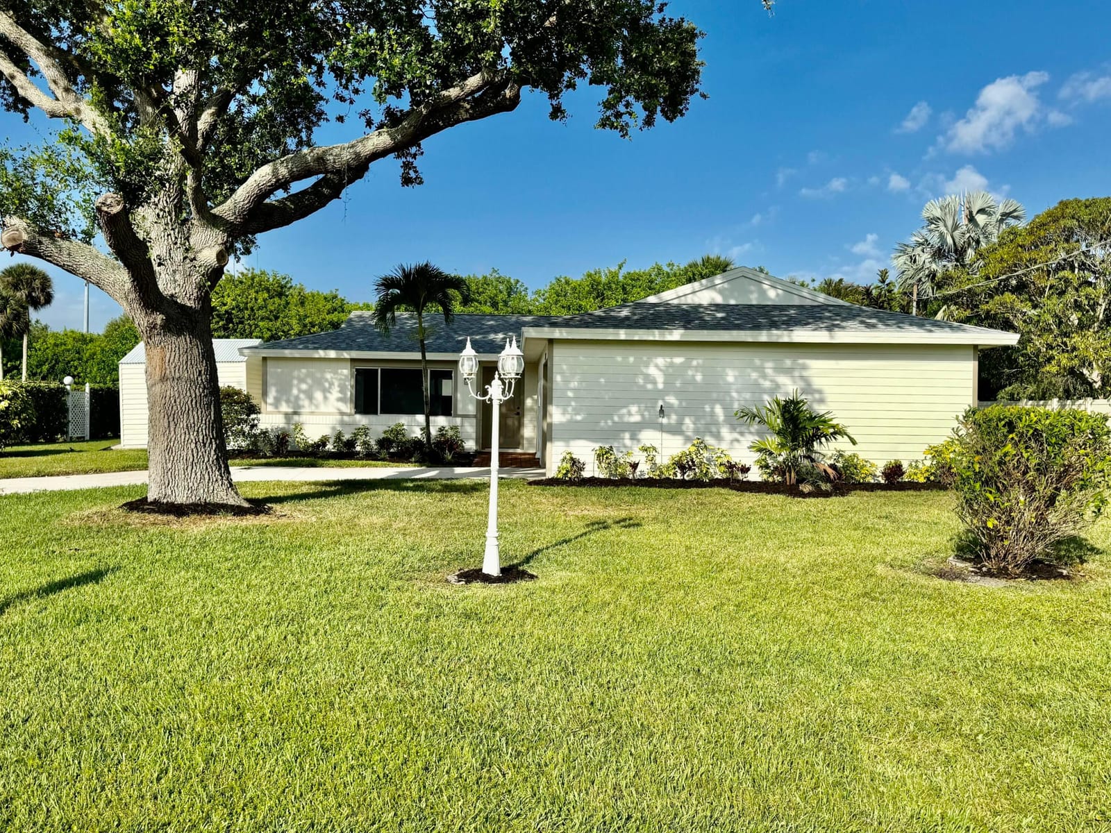 2143 4th Court SE, Vero Beach, FL 32962 photo 2