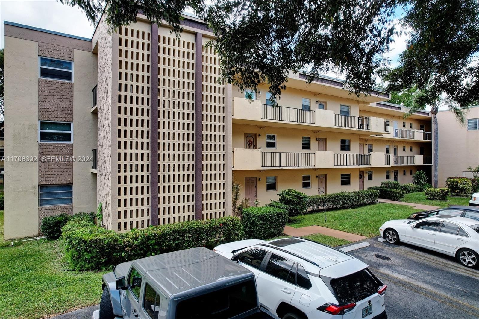 100 Ashbury Road 203, Hollywood, FL 33024