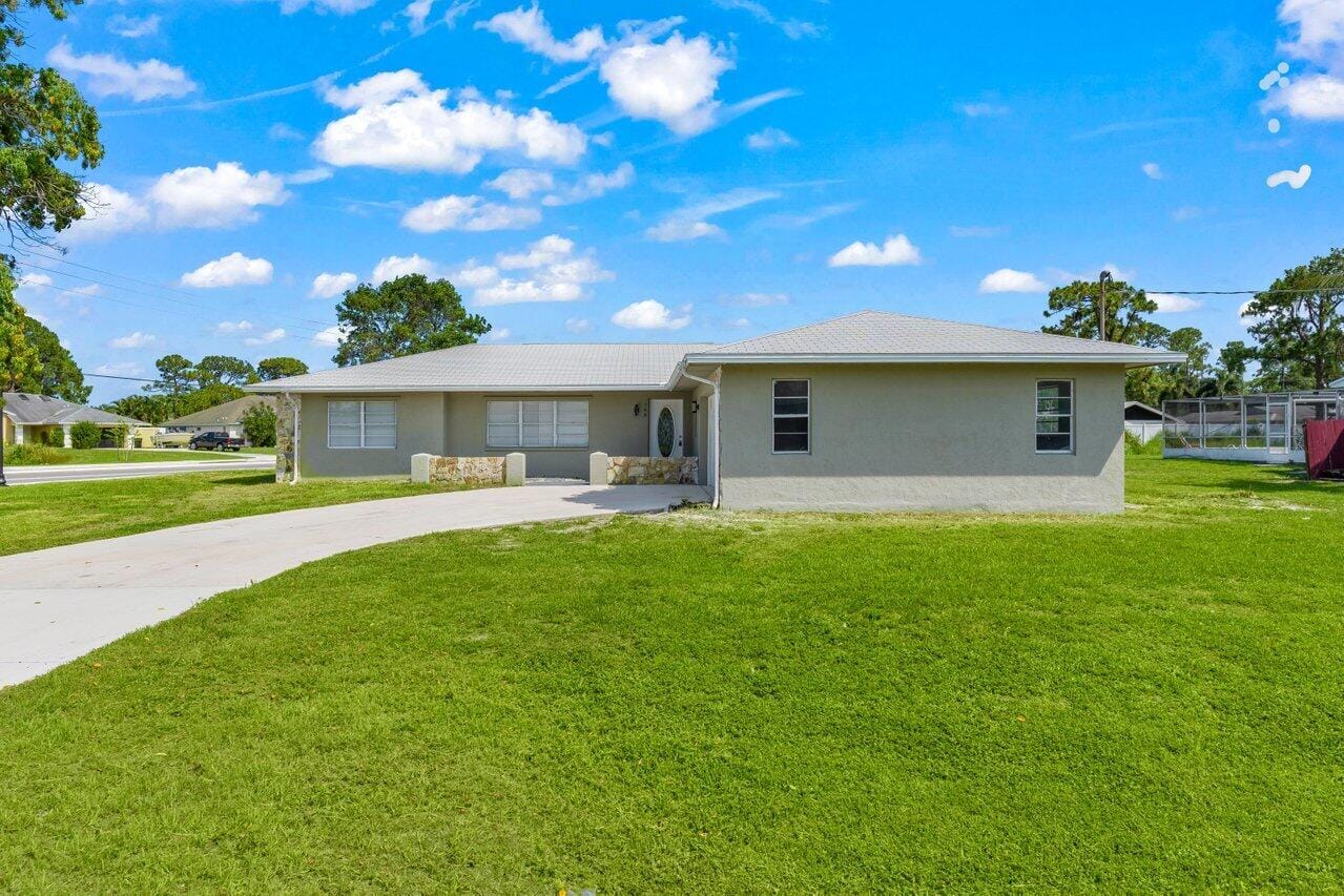 798 SE Atlantus Avenue, Port St. Lucie, FL 34983