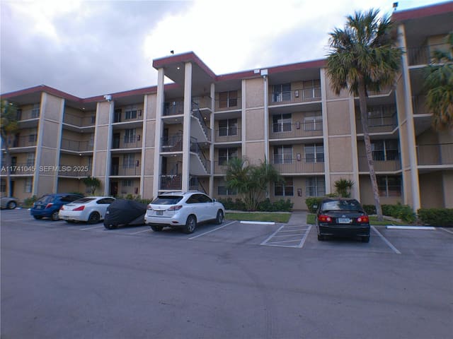 2601 NW 48th Terrace 241, Lauderdale Lakes, FL 33313