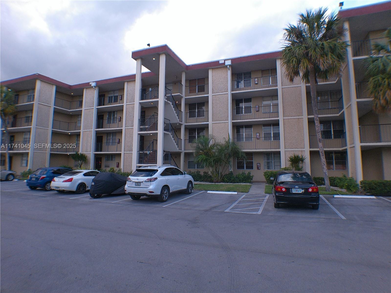 2601 NW 48th Terrace 241, Lauderdale Lakes, FL 33313