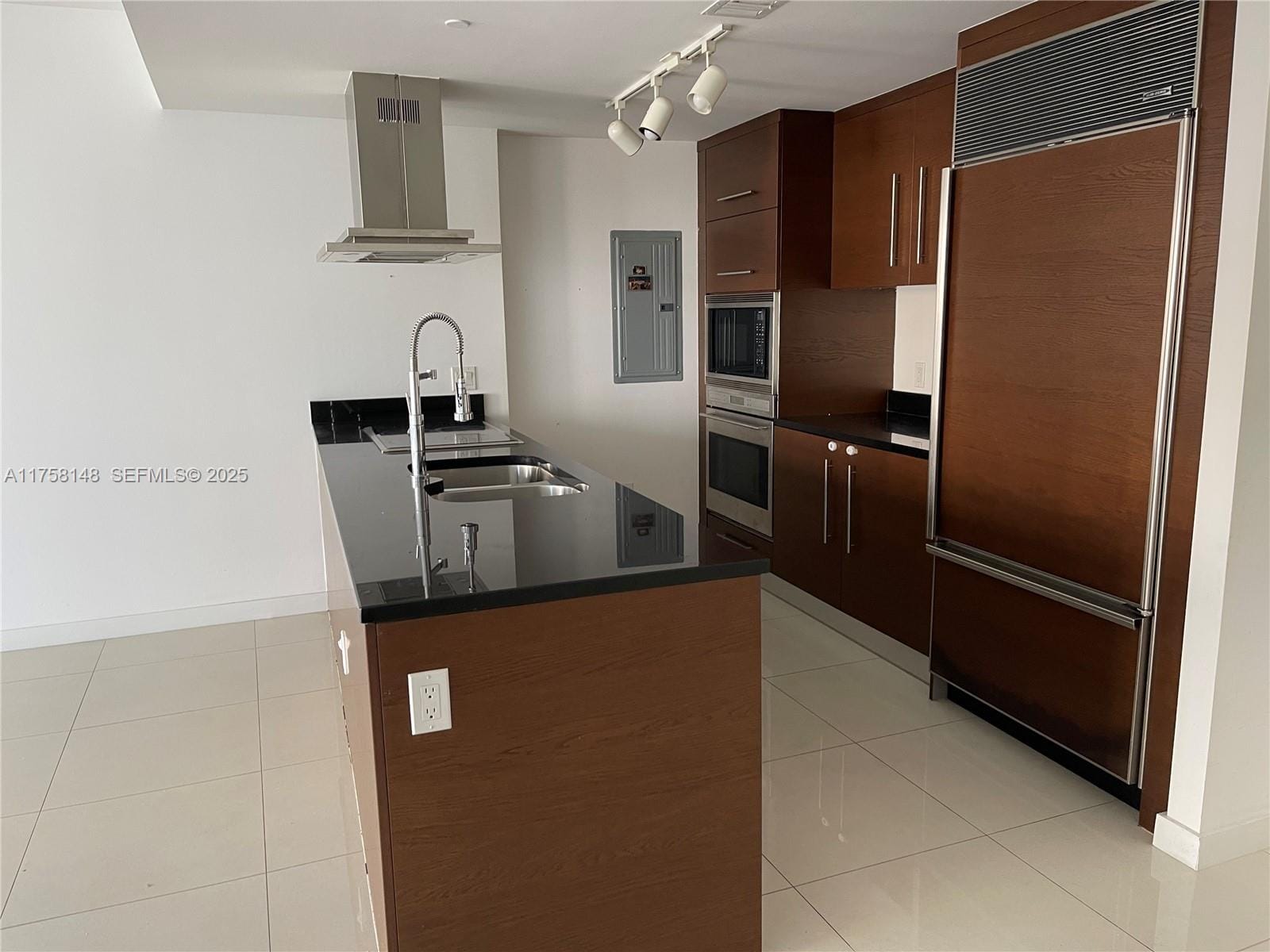 465 Brickell Avenue 819 — photo 12