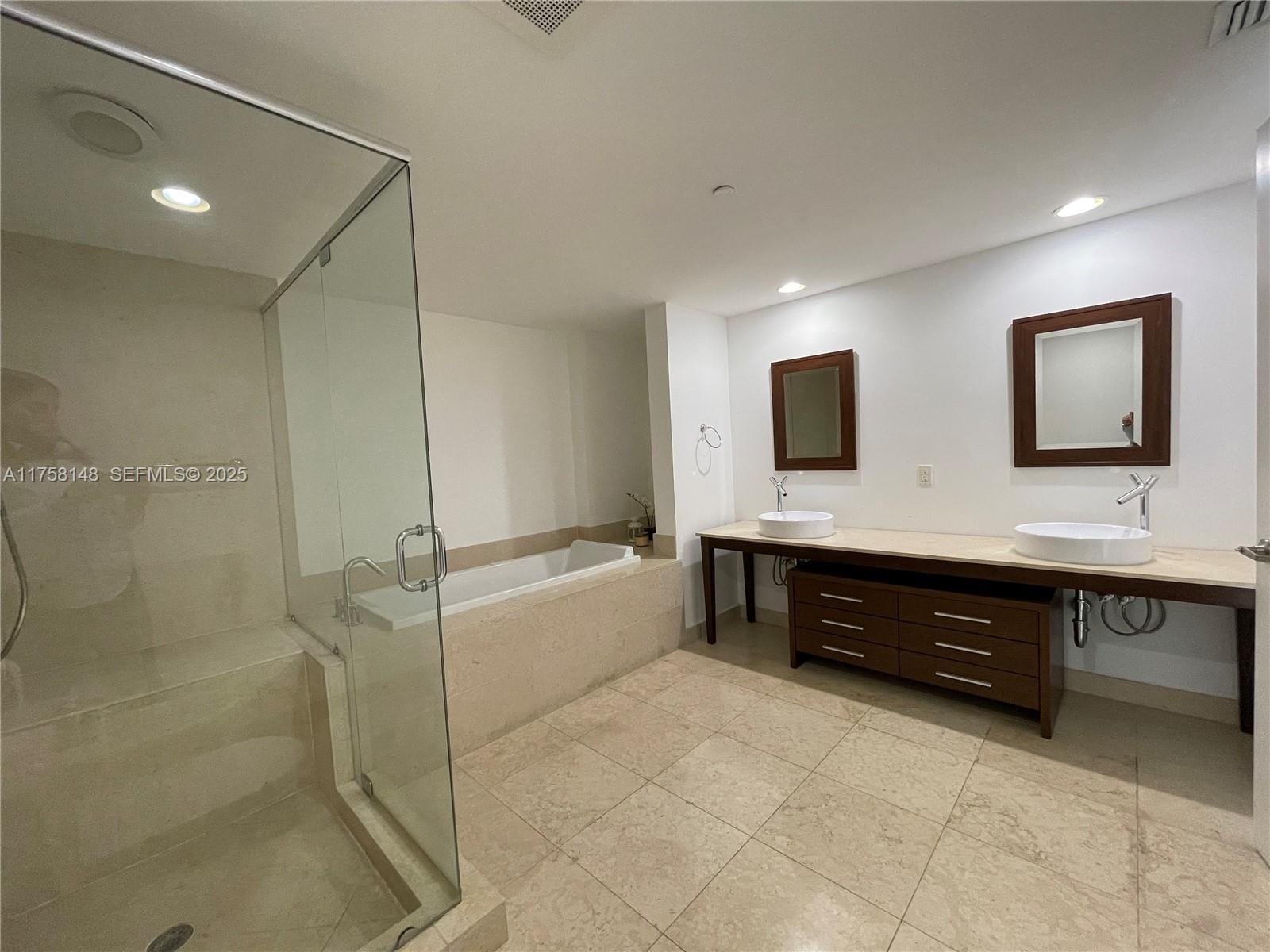 465 Brickell Avenue 819, Miami, FL 33131 photo 22