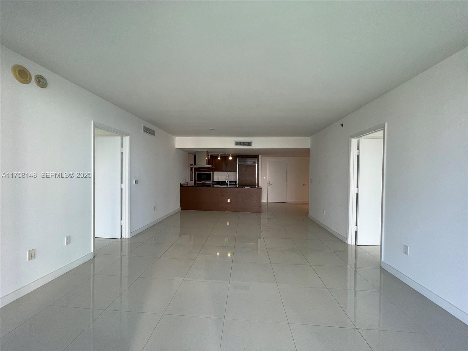 465 Brickell Avenue 819 — photo 7