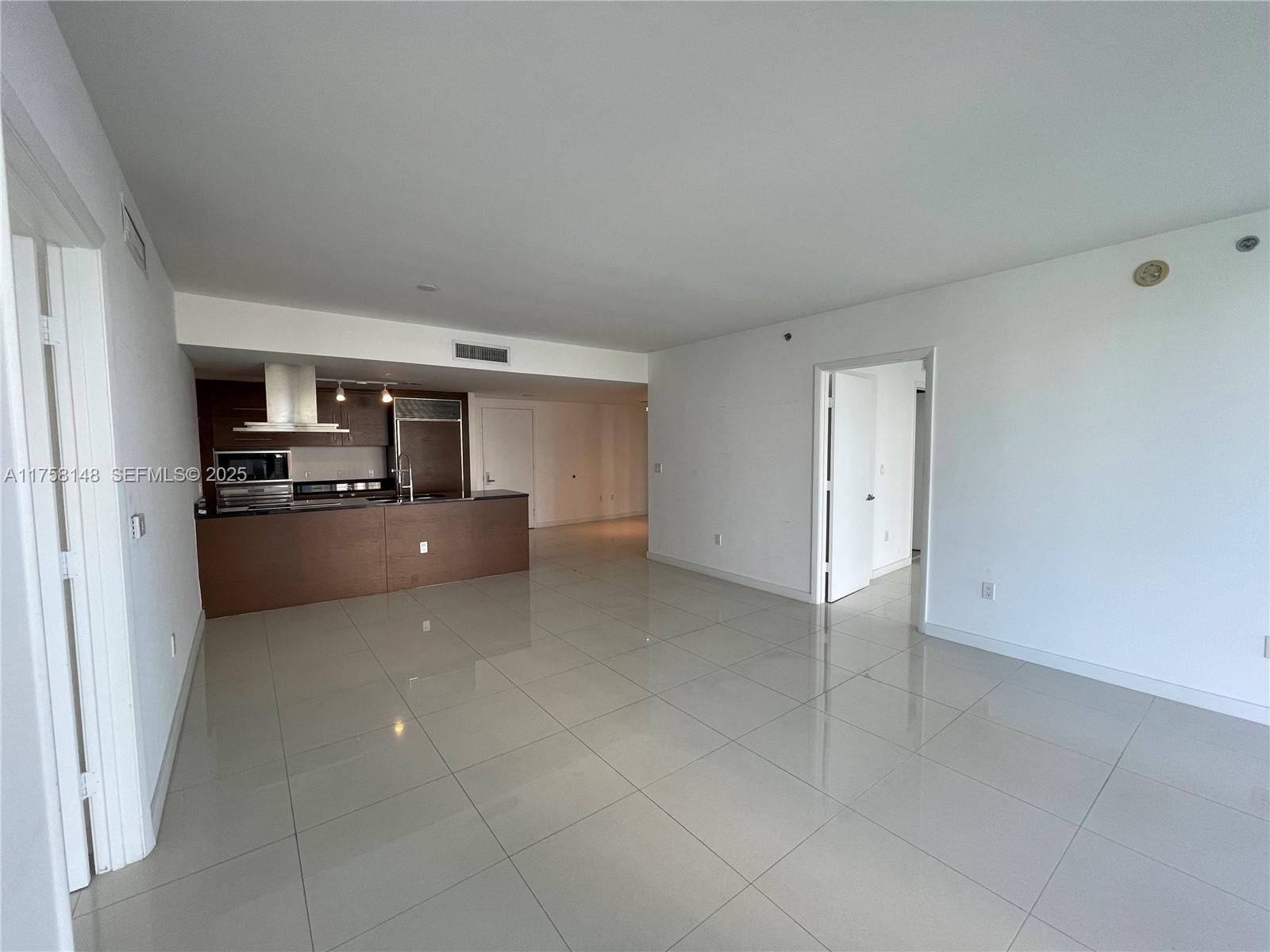 465 Brickell Avenue 819 — photo 9