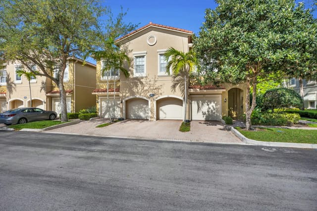 4911 Bonsai Circle 203, Palm Beach Gardens, FL 33418