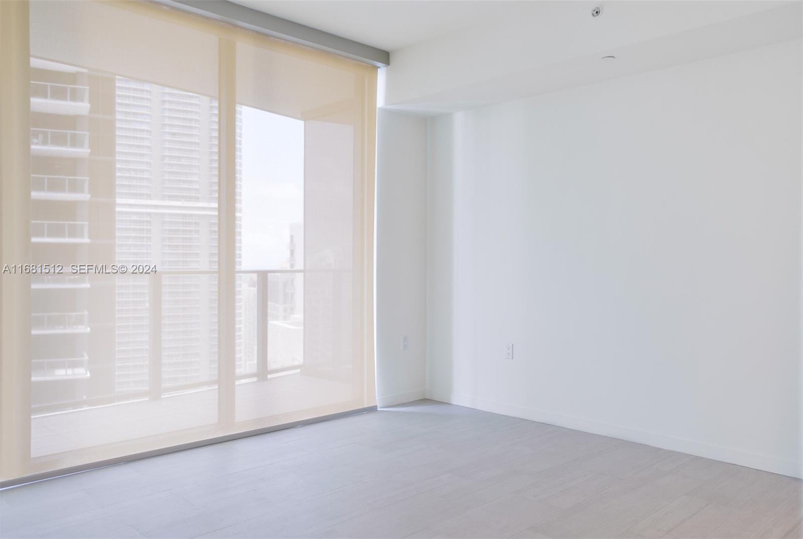 1000 Brickell Plaza 3307 — photo 12
