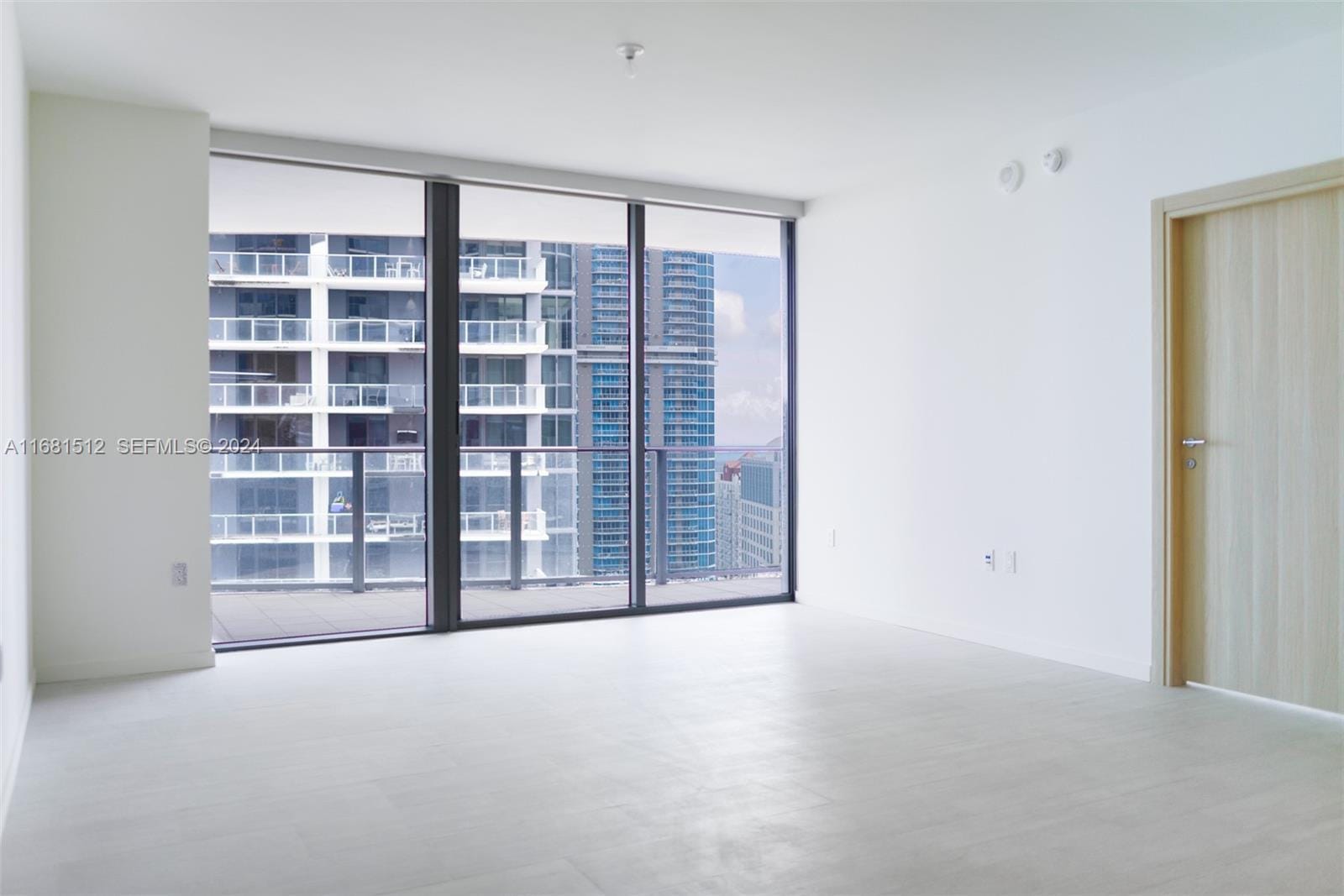 1000 Brickell Plaza 3307 — photo 9
