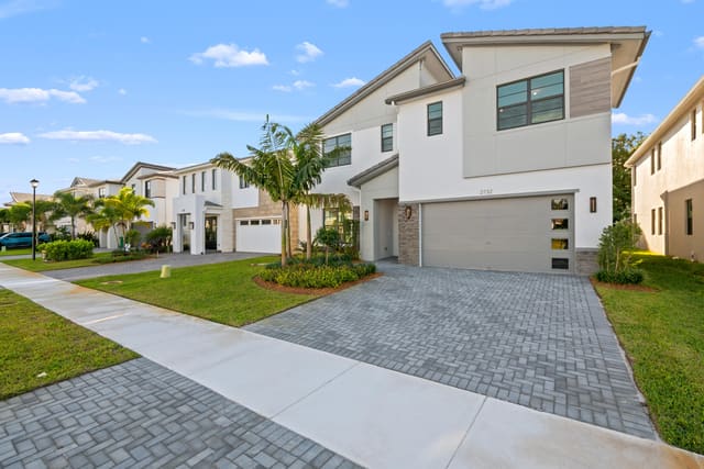 2732 NW 87th Terrace, Cooper City, FL 33024