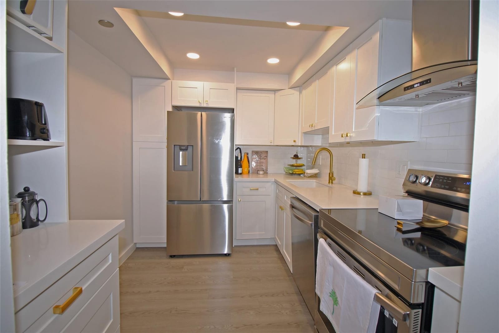 1100 Saint Charles Place 521 — photo 1