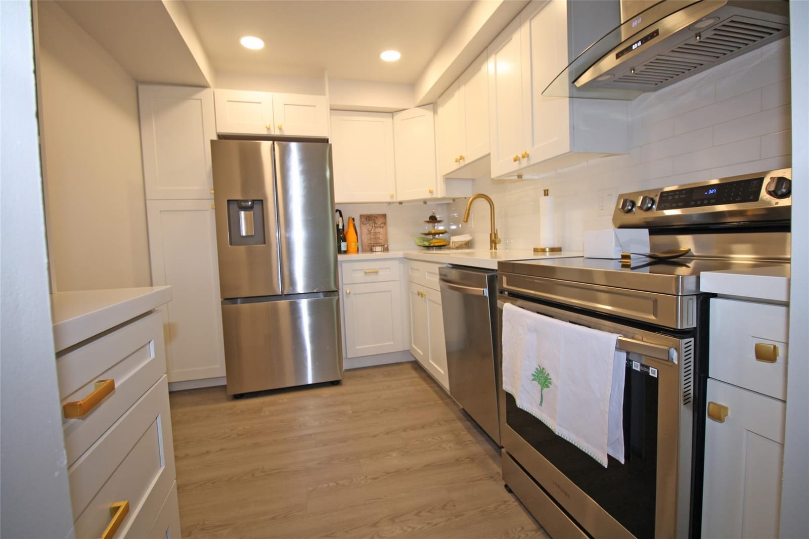 1100 Saint Charles Place 521 — photo 11