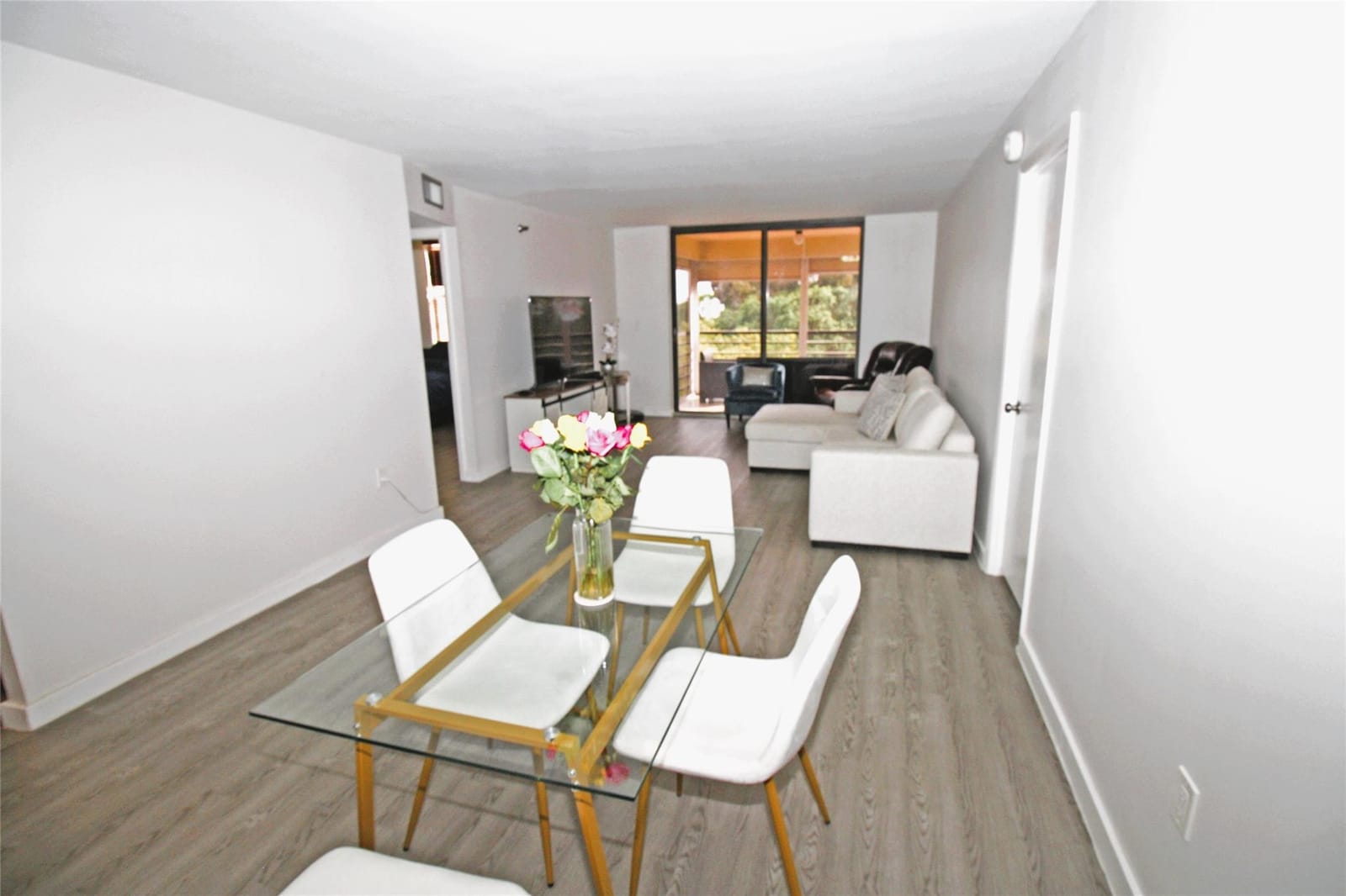 1100 Saint Charles Place 521 — photo 3