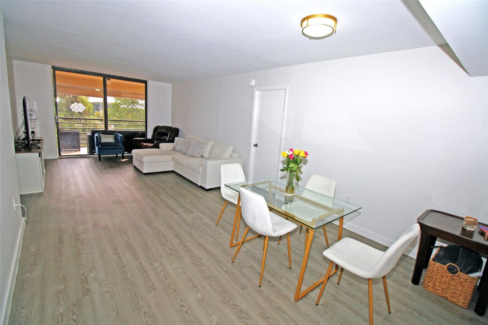 1100 Saint Charles Place 521 — photo 4