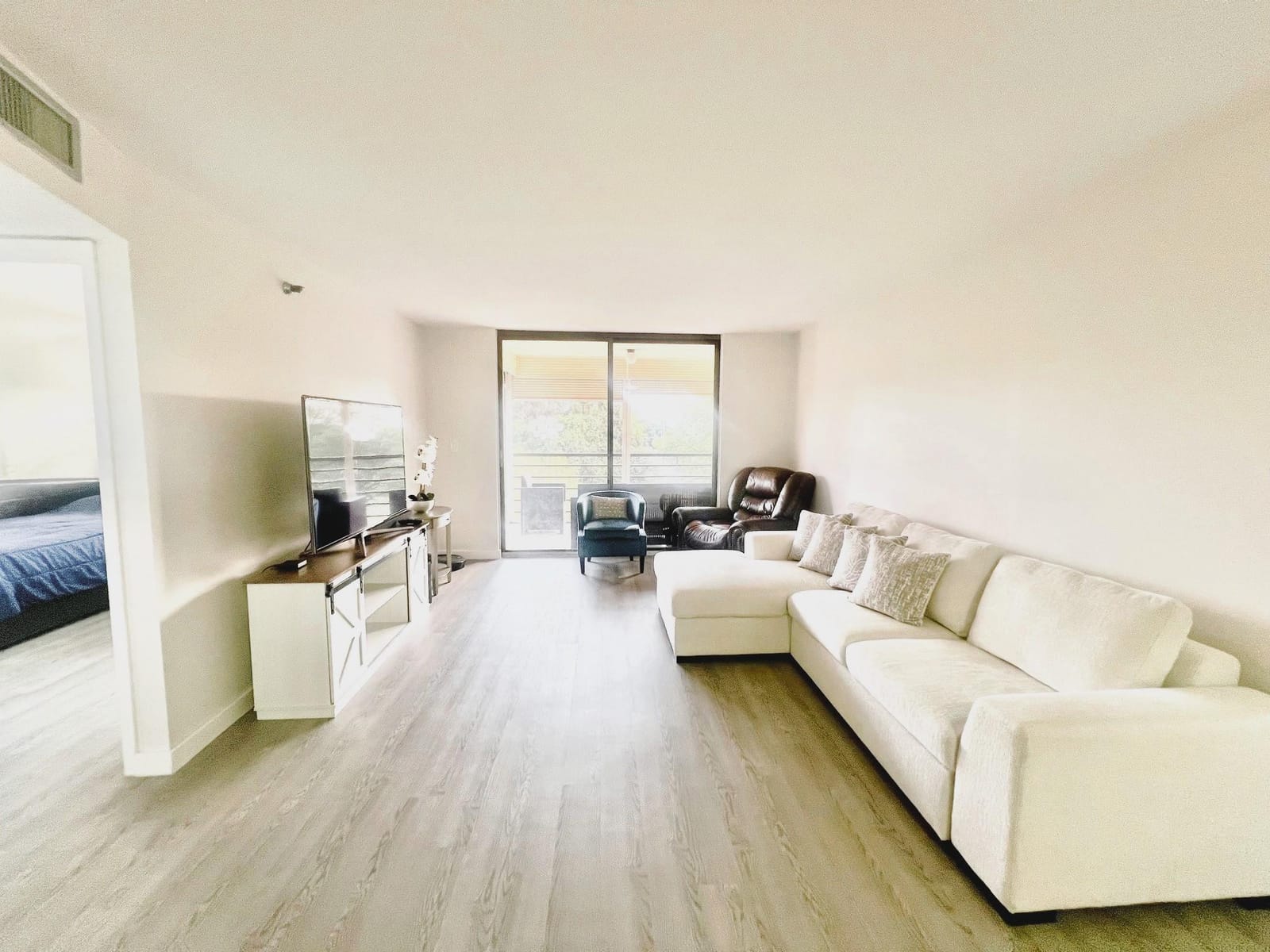 1100 Saint Charles Place 521 — photo 9