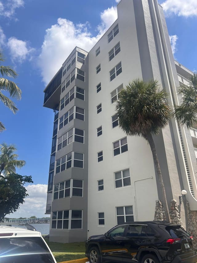 1175 NE Miami Gardens Drive 301, sold in Royal Bahamian East, Miami, FL